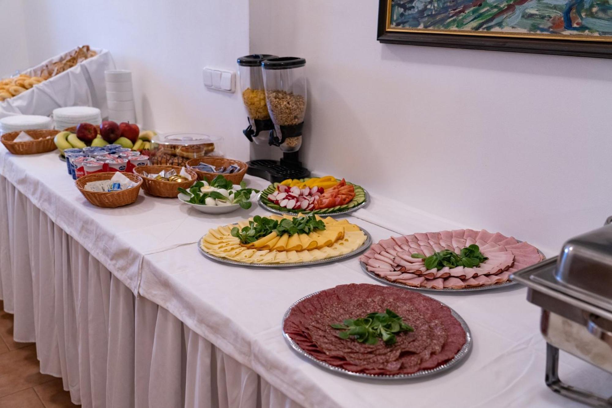 פבלוב Pension Restaurace Florian מראה חיצוני תמונה