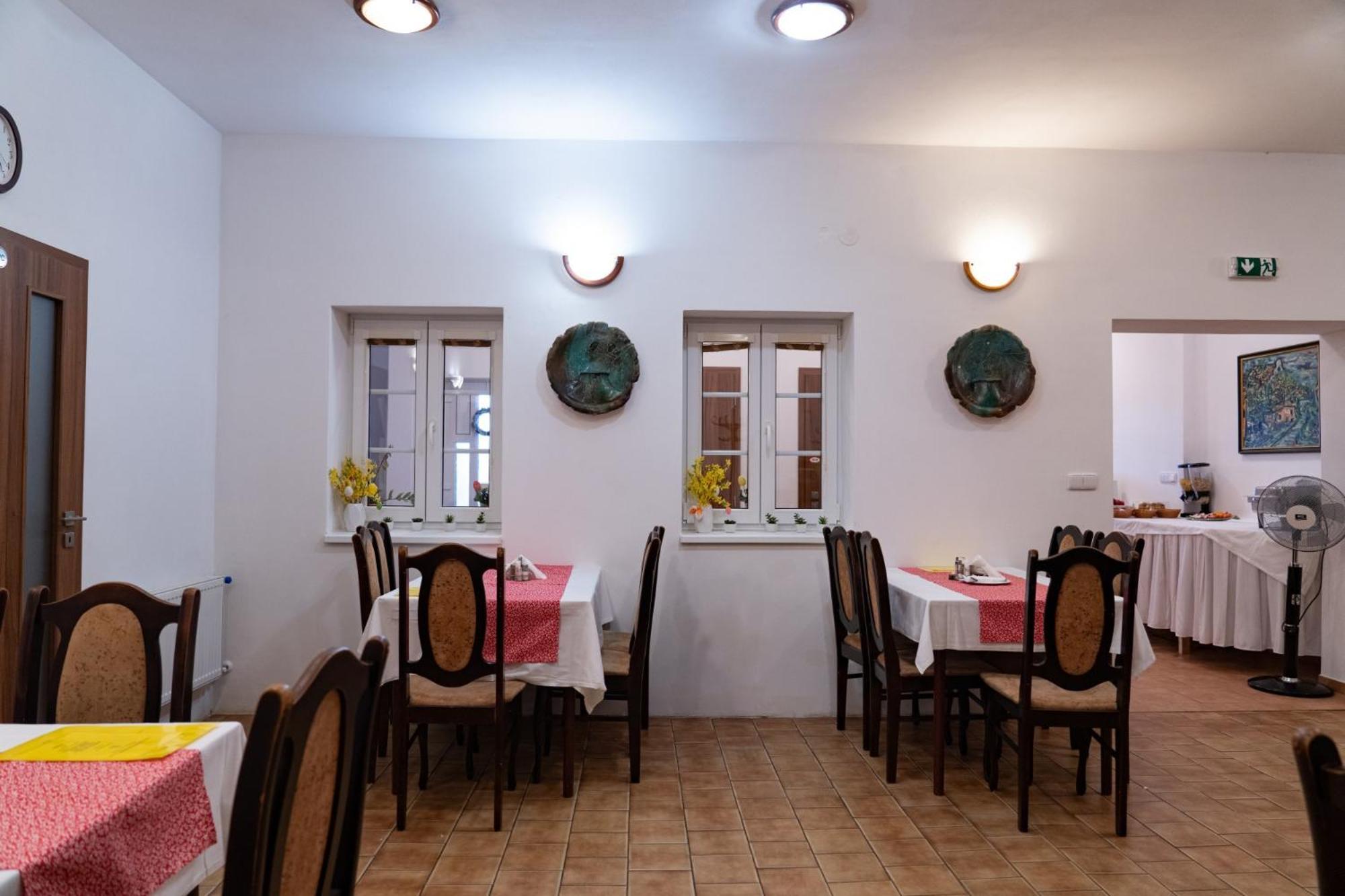 פבלוב Pension Restaurace Florian מראה חיצוני תמונה