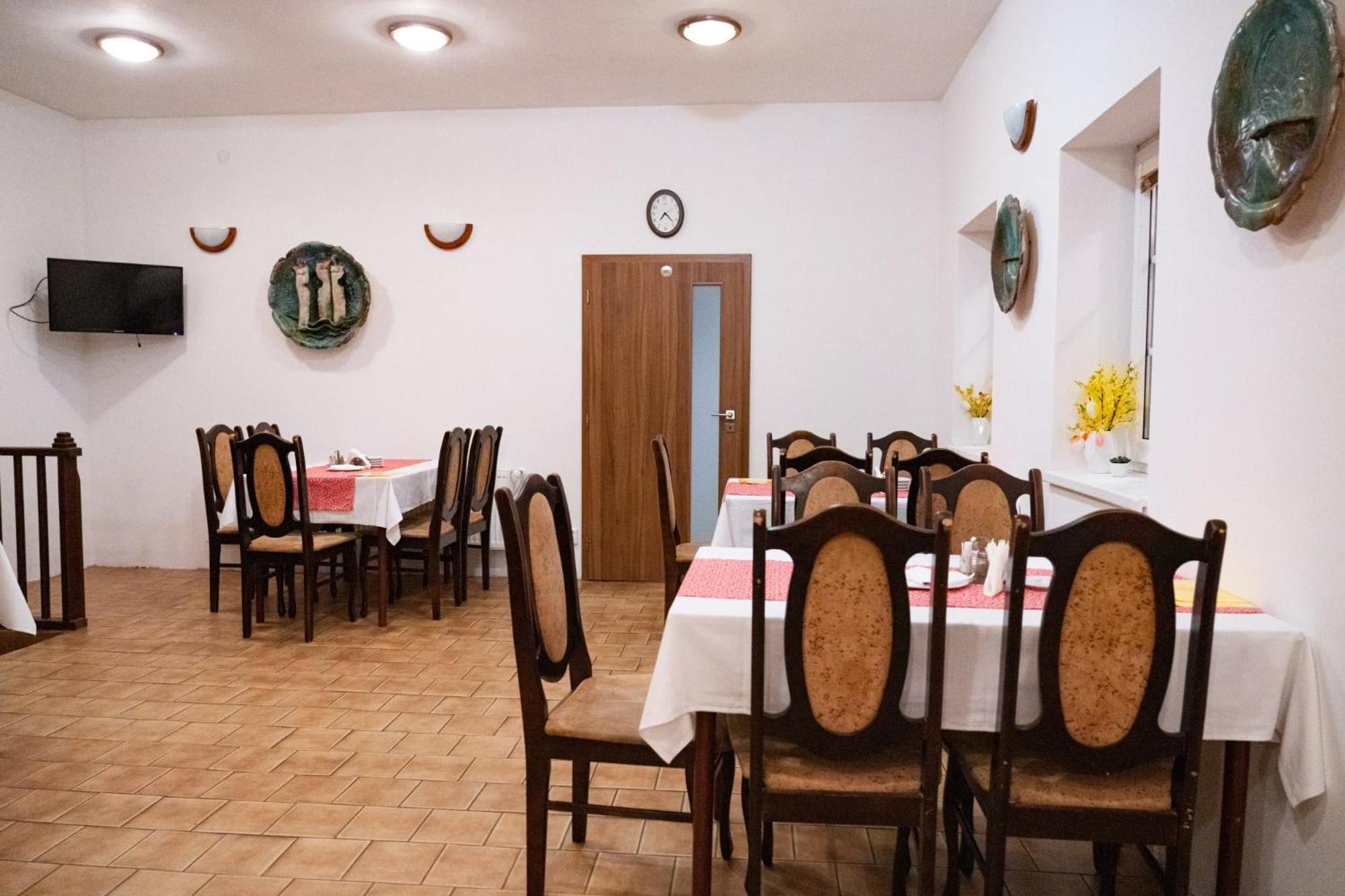 פבלוב Pension Restaurace Florian מראה חיצוני תמונה