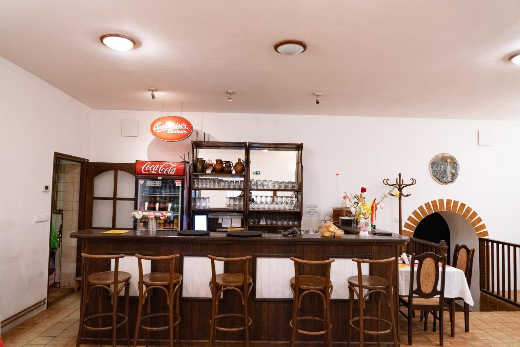 פבלוב Pension Restaurace Florian מראה חיצוני תמונה