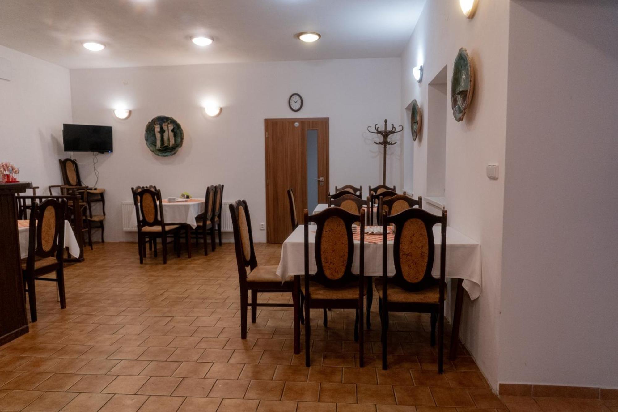 פבלוב Pension Restaurace Florian מראה חיצוני תמונה